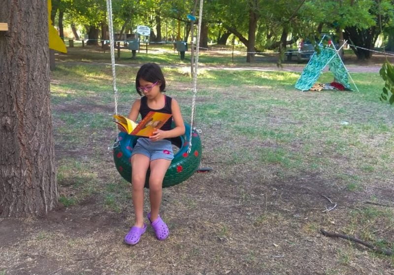 Horarios de la biblioteca al aire libre en la Isla 58
