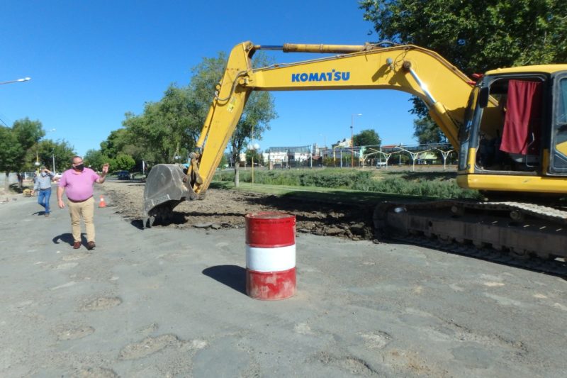 Se retira el asfalto existente en calle Libertad