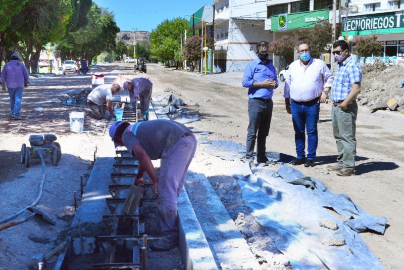 Orazi y Valeri recorrieron la obra de la calle Libertad