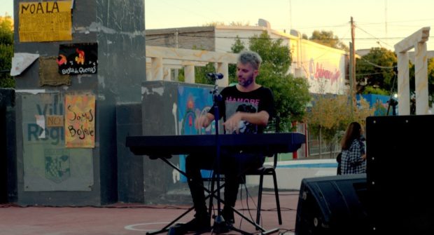 Los talleres de la Escuela de Arte se muestran en la Plaza de los Próceres