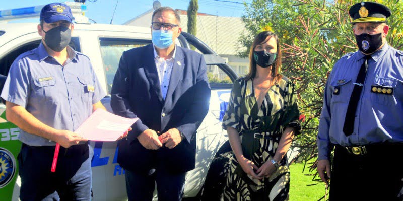 Orazi participó de la entrega de un vehículo y equipamiento a la Policía