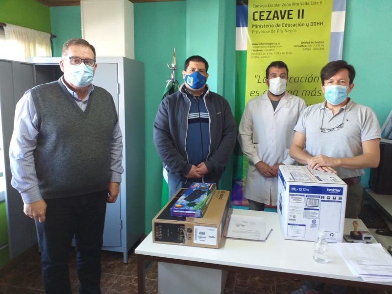 Entrega de insumos a escuelas