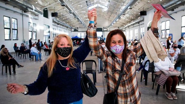 Vacunación «récord» durante el fin de semana con más de 350 mil dosis aplicadas Vacunación «récord» durante el fin de semana con más de 350 mil dosis aplicadas