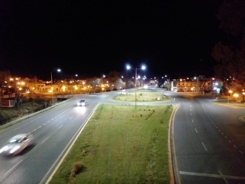 Se recambian luminarias a tecnología LED en la ruta nacional 22