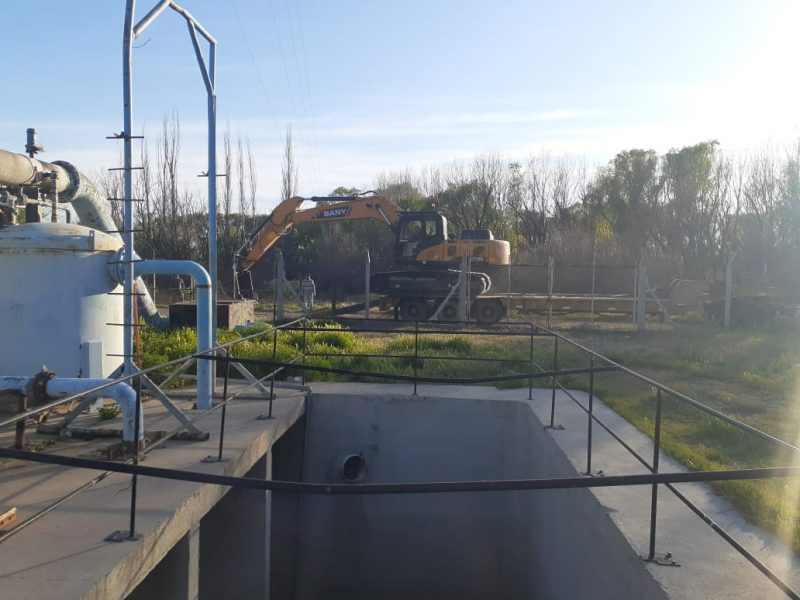 Obras y Servicios realiza trabajos en las plantas de captación de agua